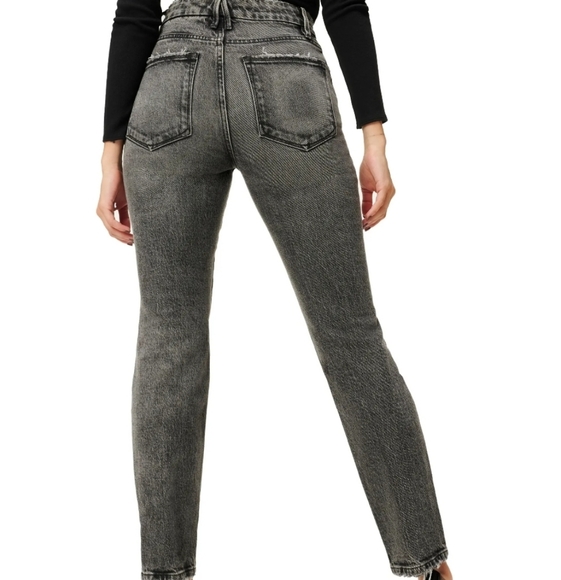 Good American Good Classic Low Fray Hem Jeans - Picture 4 of 8